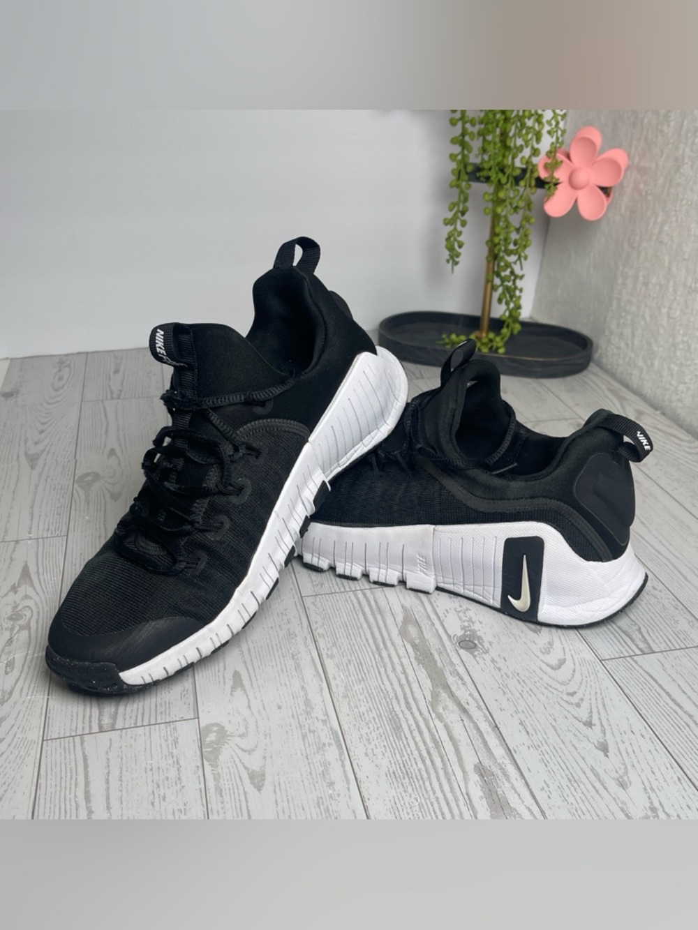 Nike Black and White Lightweight Trainer Sneakers
